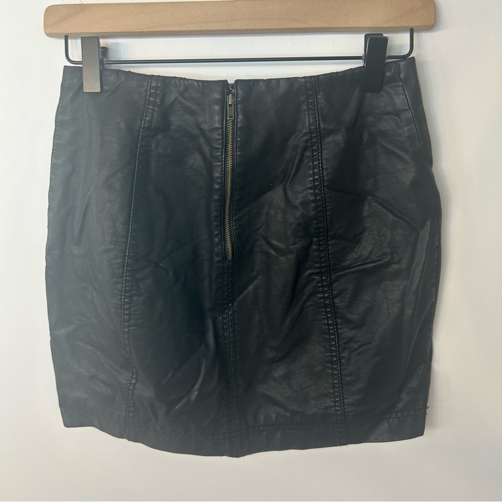 Free People Women’s Black Modern Femme Vegan Leather Mini Skirt, Size 2 - Picture 7 of 10